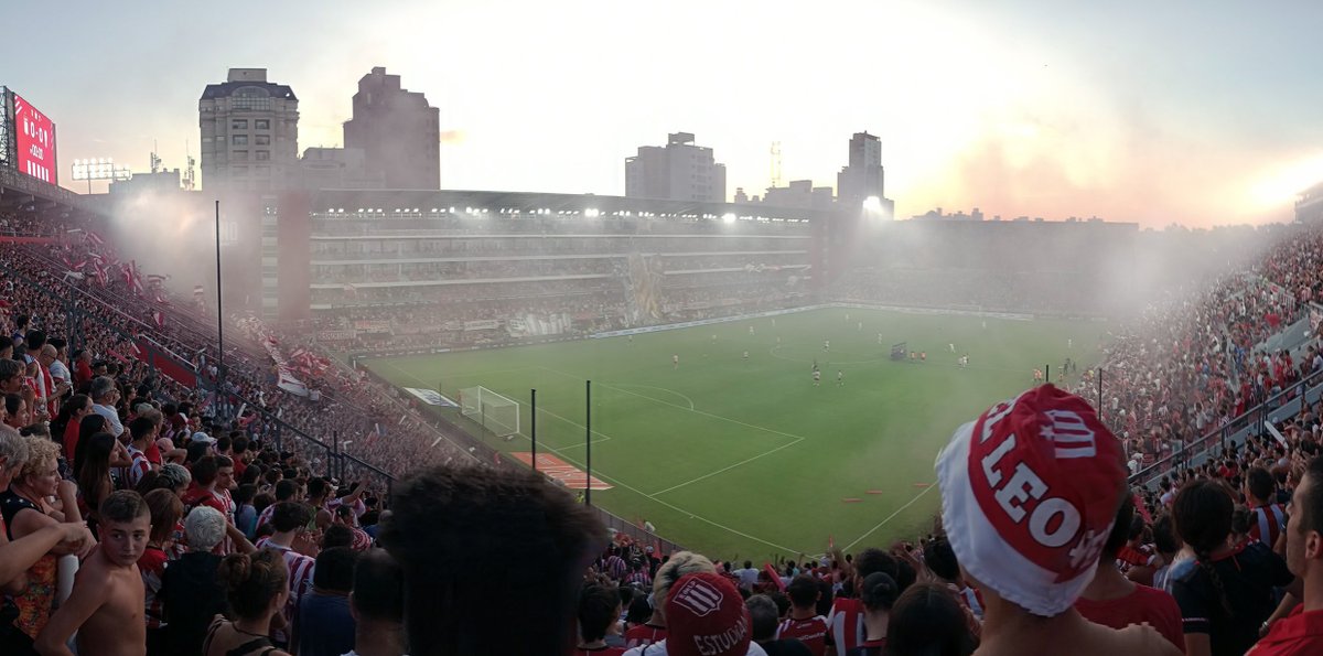 53% de la ciudad: Estudiantes, sin dudas.
30% : Los mufas de gelp
10% : Bosteros
5% : Gallinas
2% : Otros