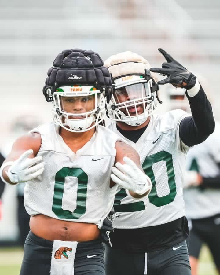 CoachJm0's tweet photo. I got yo back more than ya spine do 0! 🤝 https://t.co/ScEE0YxWyJ