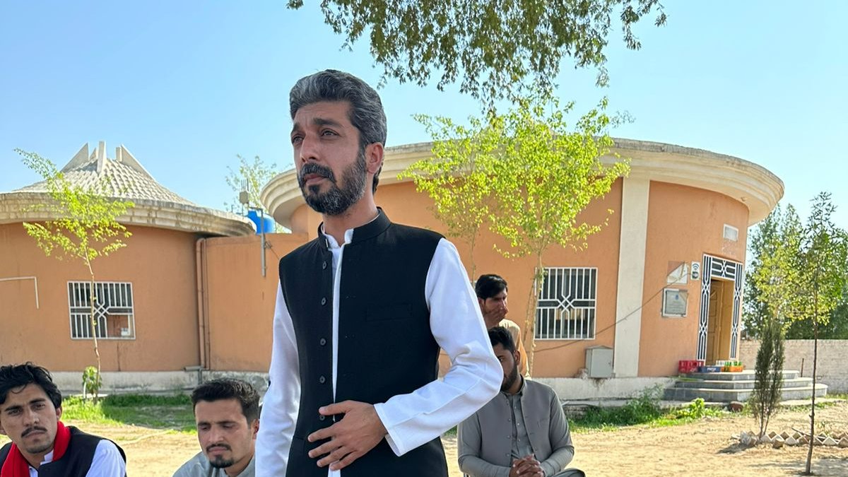 PSFMarkaz's tweet photo. صوبائی صدر نے آرگنائزنگ کمیٹی کے چیئرمین عابدسورانی کی زیرصدارت سٹڈی سرکل میں شرکت کی۔ بعدازاں شعبہ پشتو کے زیراہتمام کتب میلے میں بھی شرکت کی۔ صوبائی صدر نے بنوں یونیورسٹی کا بھی دورہ کیا۔

#PSFPakhtunkhwa | #PSFBANNU https://t.co/jYf6baRckj