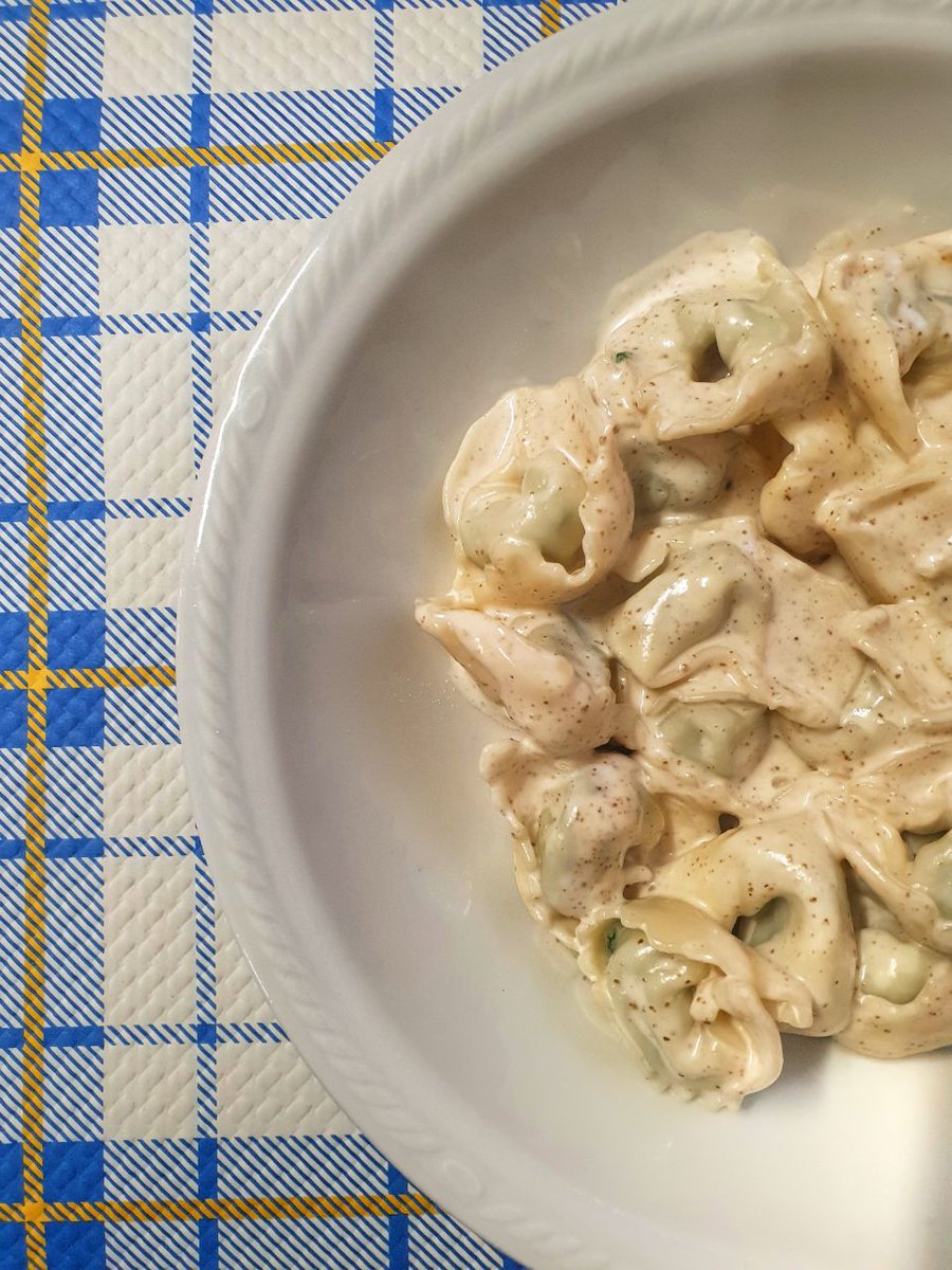 GenovaEventi's tweet photo. Dopo aver esplorato #Genova per tutta la mattina, non c'è niente di più soddisfacente di sedersi in una trattoria tradizionale per gustare un bel piatto di pansoti in salsa di noci! 

Buon appetito ✨😋

📍 https://t.co/i76GIbSCu1 https://t.co/VD97dqWgCB