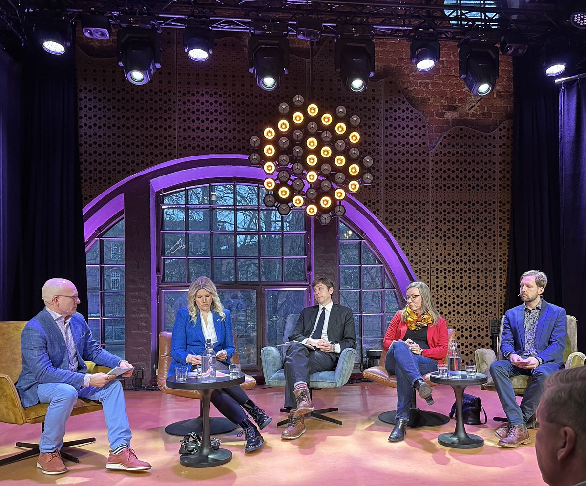 Eduskuntavaali-ilta ⁦<a href="/TEK_akateemiset/">TEK</a>⁩ &amp; Tampereen teknillinen seura järjestämänä käynnissä ⁦<a href="/glivelabtampere/">G Livelab Tampere</a>⁩ #koulutuspolitiikka #osaaminen #työperäinenmaahanmuutto