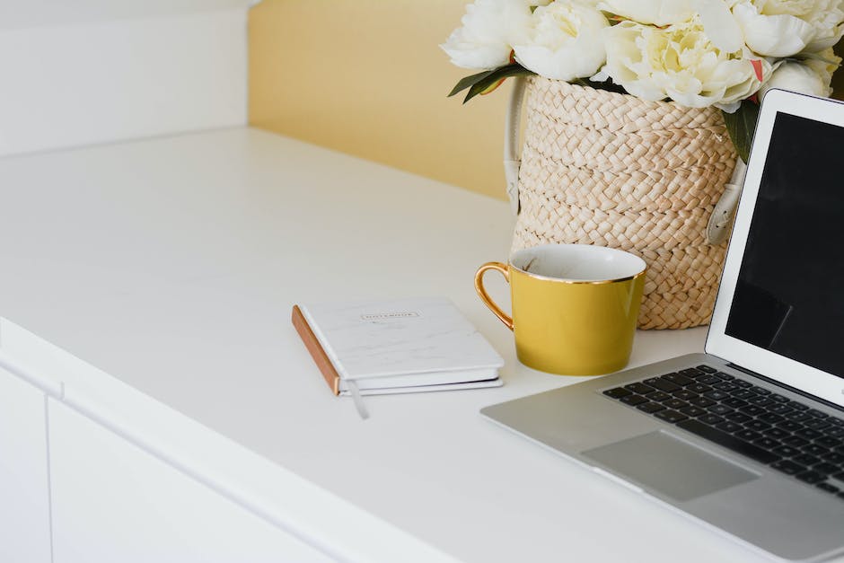 “Blogging keeps your website fresh and current. Websites that are regularly updated signal to Google that the website is alive and offering fresh content.”

How Blogging Consistently Helps Readers Find You  | <a href="/BadRedheadMedia/">✍BadRedhead Media, Strategic Marketing Consultant</a> buff.ly/2PNYOTN

#MondayBlogs #Authors