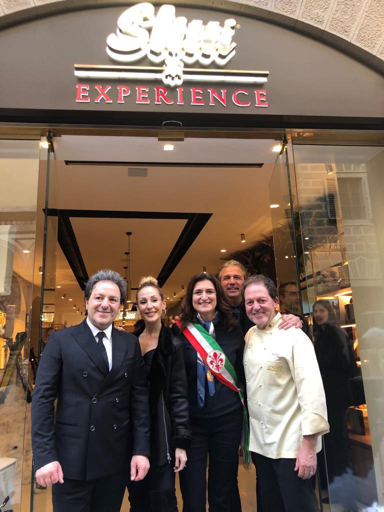 Alessia_Bettini's tweet photo. Un nuovo store #Slitti a Firenze in piazza dell’Olio. Un marchio di qualità del territorio con prodotti buonissimi di #filieracorta- cioccolato super - ma soprattutto una nuova attività che apre è un presidio di socialità,che contrasta il degrado e valorizza le strade fiorentine https://t.co/pIIAWSiJVa