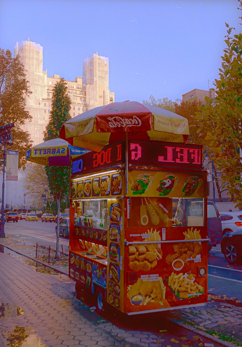 dvdfreeman's tweet photo. New York City vendors on 35mm film https://t.co/OXXC7rBD80