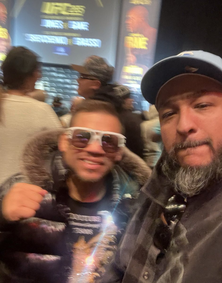 Flippingpesos's tweet photo. @CPTdasAmericas And #new!!!! @HenryCejudo https://t.co/RZLWYWIn0n
