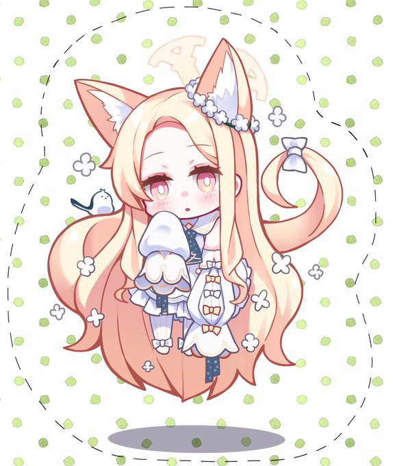 こんなかんじのクッション、出します(40cmくらい) 