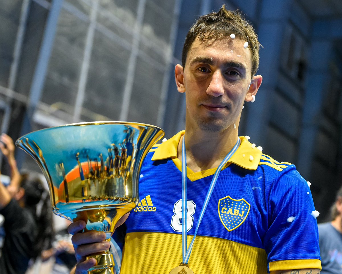 Santiago Basile levantó un nuevo trofeo con la camiseta de Boca Futsal.