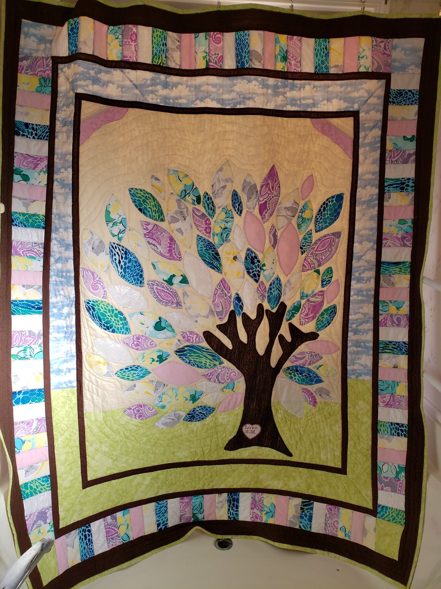 Susie_eeyore's tweet photo. #memoryquilt
Quilt made from Grandma's old shirts and night gowns. https://t.co/3hJKlcOoa9