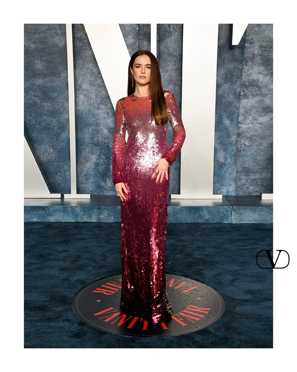 #ZoeyDeutch made it out to the @VanityFair #Oscars After Party last night in a sequin gown from #PierpaoloPiccioli's #ValentinoUrbanRiviera collection, styled by Elizabeth Stewart.

@TheAcademy 
#Oscars95