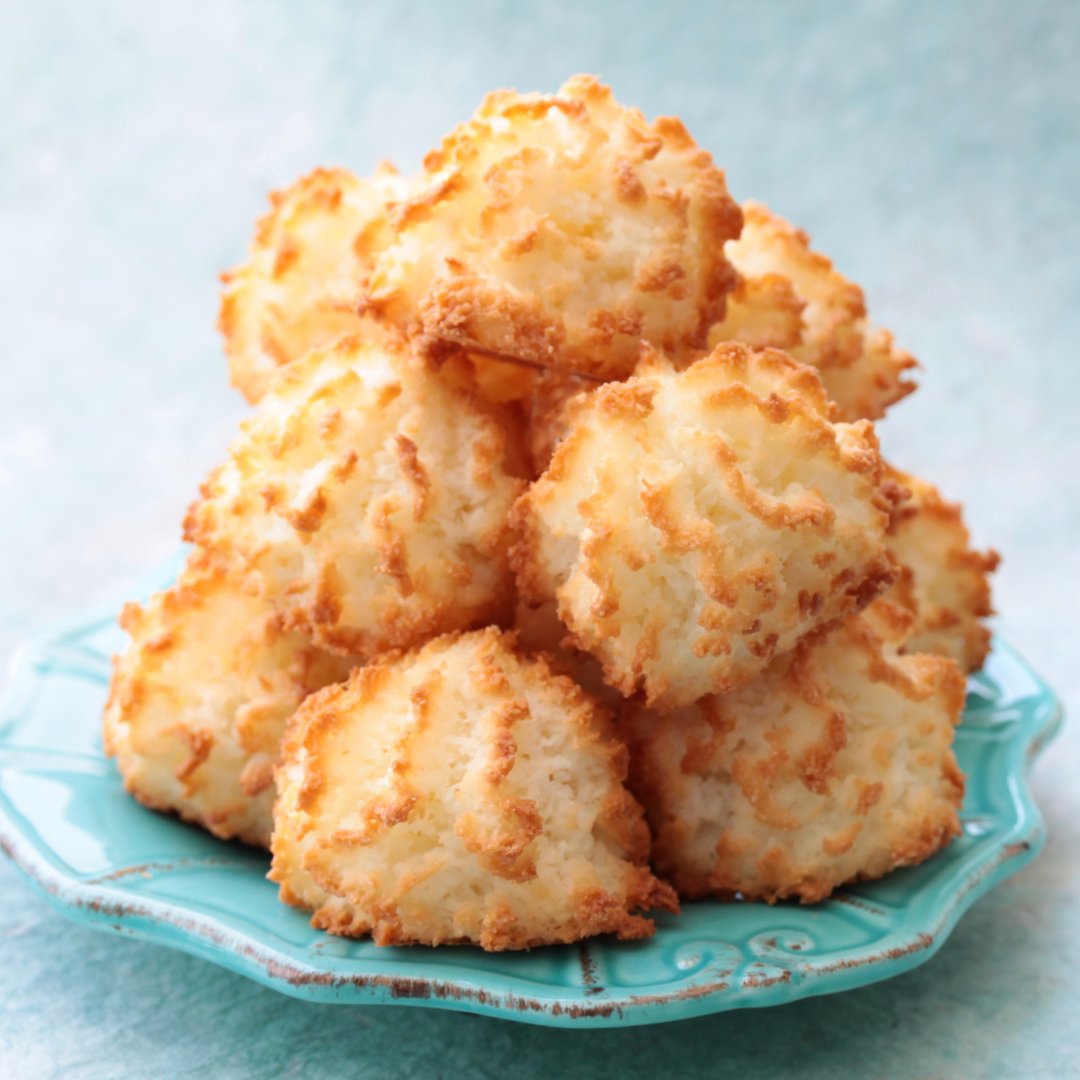 bestbakingtips's tweet image. These Coconut Macaroons are the perfect easy dessert. With just a few simple ingredients, you can make these cookies! 🍪

Check out this link for the recipe!👇   bestbakingtips.com/5-ingredient-c…

#bakingtips #bakingtime #bakingblog #bakefeed #bakinglovers #bakingathome #cookies #macaroons