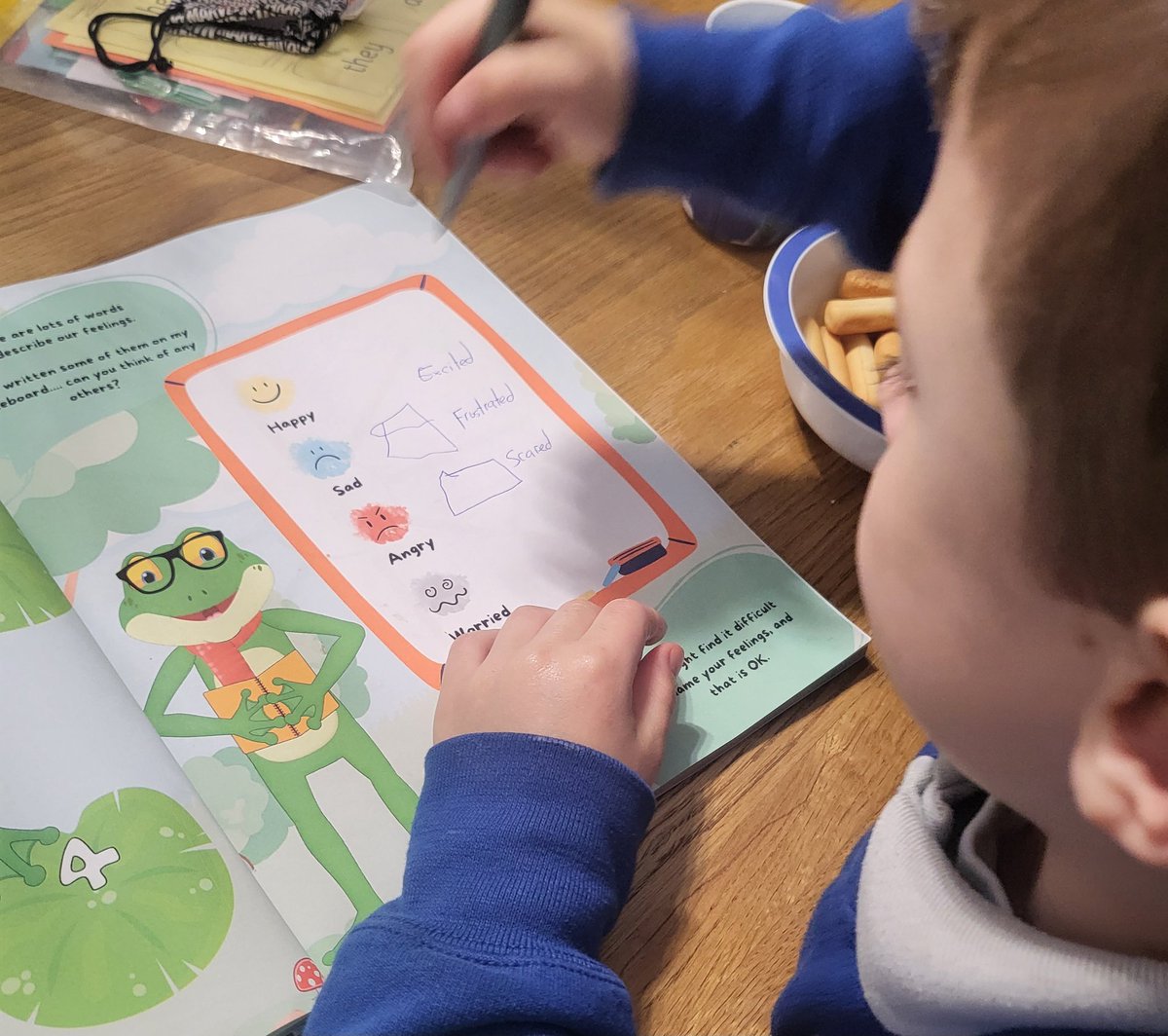 DrColeFletch's tweet photo. Won this lovely #feelings #journal by @KerrieHighcock for our son. A fantastic tool for helping him navigate becoming a big brother. Definitely recommend to help children understand their #emotions and the activities can be easily adapted for different ages too. ๐๐ผ #FreddieFrog https://t.co/Ykl7k2v0Xh