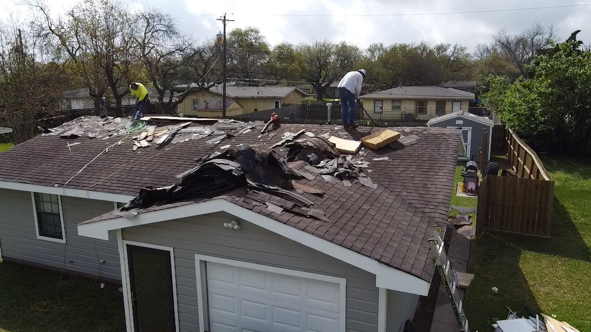 Is your roof in need of repair or replacement? Don't let a damaged roof compromise the safety and comfort of your home🏡 
.
#roofingcompany #roofrepairs #roofreplacements #qualityworkmanship #Construction #LeagueCity #Friendswood #Houston #Deerpark #Galveston #Baytown #Seabrook