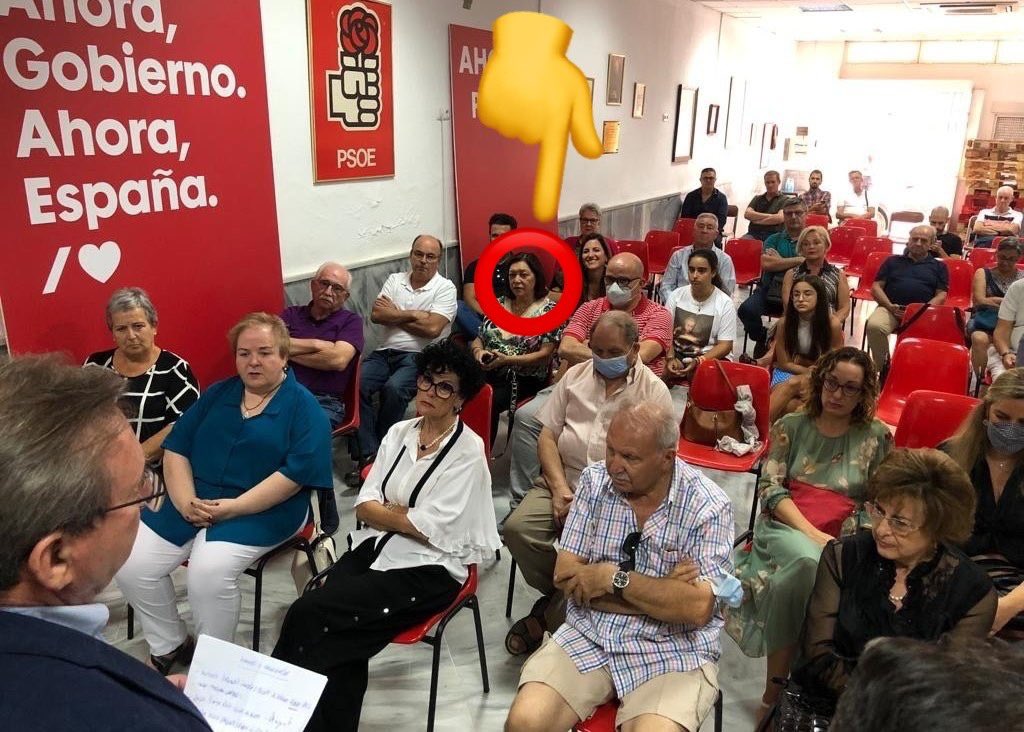 LouBrean's tweet photo. ¿Cómoooo? ¿El @PSOEAlmeria haciendo pasar a militantes socialistas como “vecinos espontáneamente descontentos con el Ayuntamiento”? 😆😆😆 ¿Qué será lo próximo? ¿Una partida de petanca? 😂😂😂 https://t.co/GHFxbIBkwR