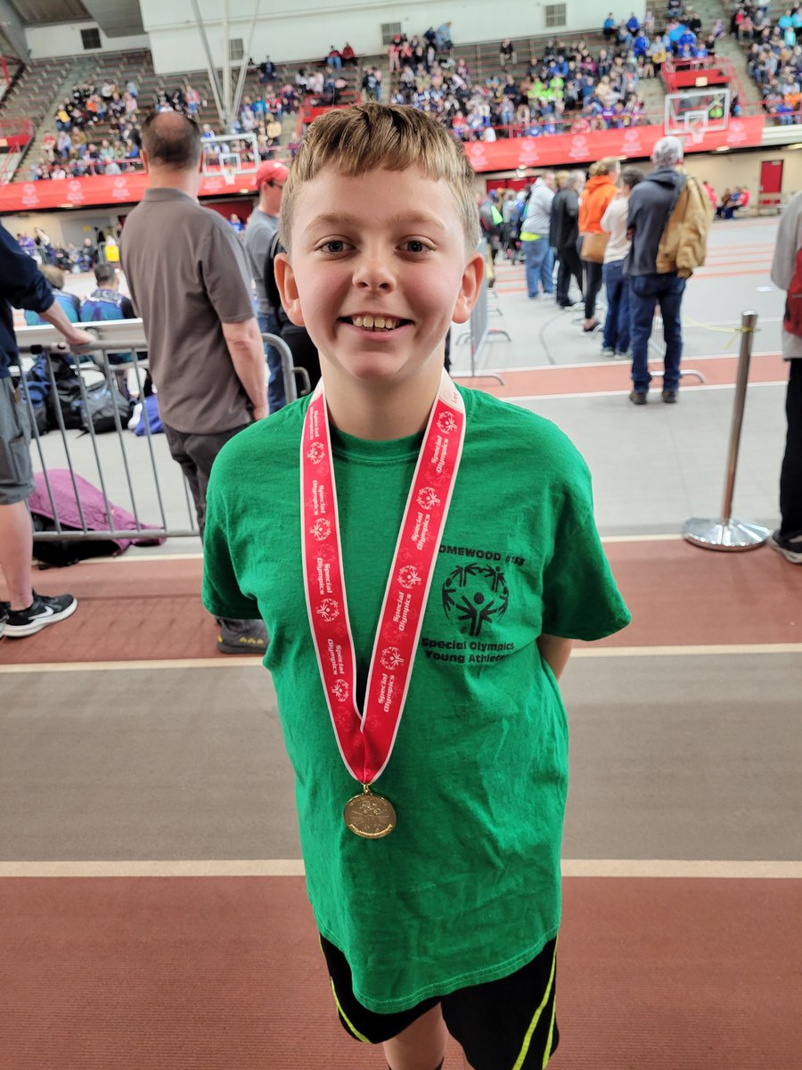 Homewood153's tweet photo. We are SO PROUD of 3rd-grader Jessie Jursa and 4th-graders Noah Hanzelin and Ross McManus for wonderfully representing District 153 at the Illinois Special Olympics state basketball tournament over the weekend! Way to go, Bulldogs! #153Proud https://t.co/8JeJtXR6Nt