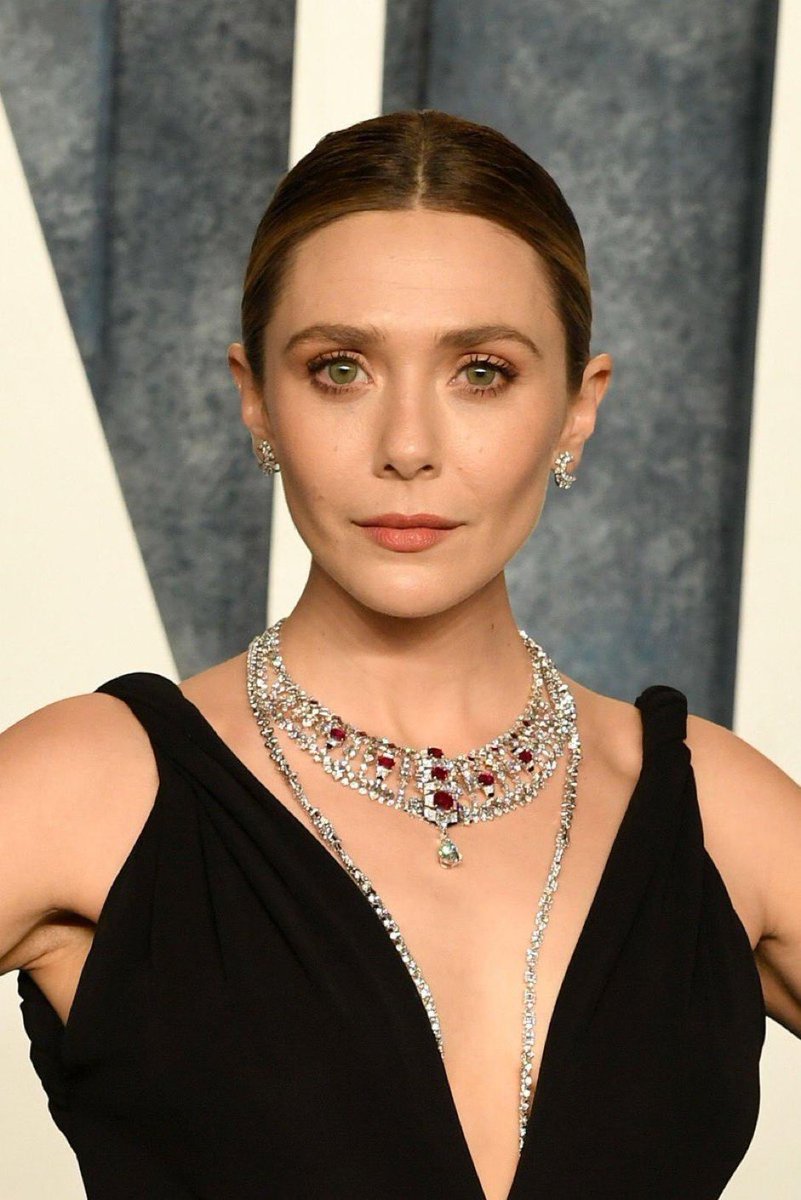 UpdatesOlsenPL's tweet photo. 📷 • Nowe zdjęcia Elizabeth z czerwonego dywanu after party Vanity Fair. https://t.co/kz651R0Ms8