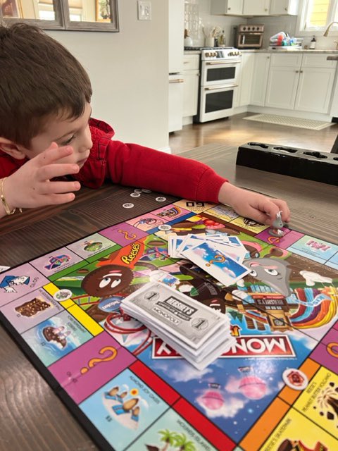 D31BeeHiveSI's tweet photo. Our little learner is showing off his #math skills while playing Monopoly Jr. #MarchMathChallenge #EarlyLearning @DrJoyAbrams @AP_JelaniMiller @DrMarionWilson @CSD31SI @NYCSchools https://t.co/AefqffJzxC