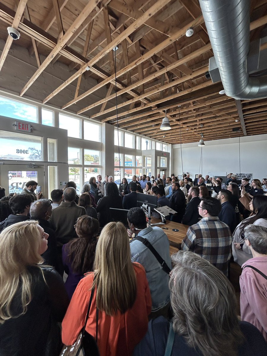 mitchwhitten's tweet image. Cutting the ribbon for cool new @FortWorthReport office in East Fort Worth @TexasWesleyan with @FTWChamber @fwhcc @FWMBCC