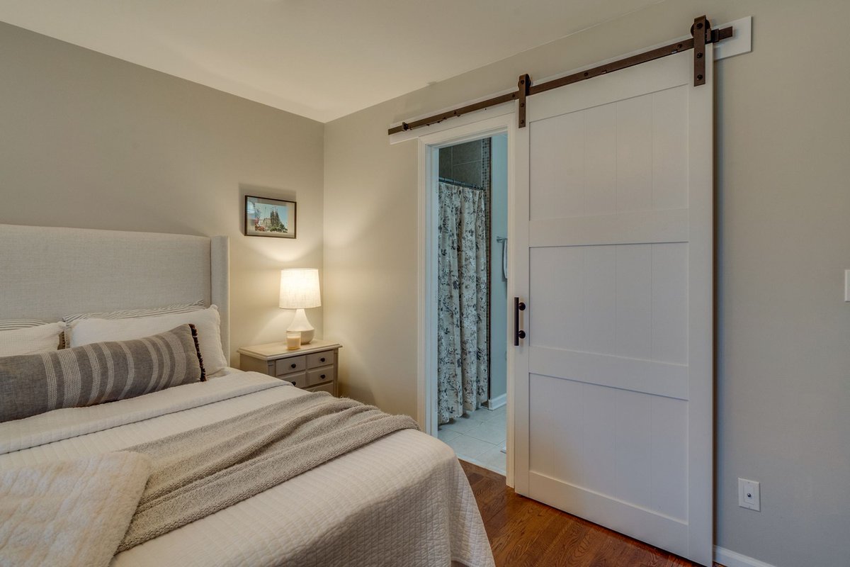 Tenn_Homes's tweet photo. Loving the sliding barn door style entry in this bedroom!  AND... it sits on the river!
📍 5566 Zapata Dr, Pegram, TN
🛏️ 3
🛁 2
📏 1,119
$385,000
MLS: 2496182
Listing courtesy of: Nashville on The Market Real Estate
#homeforsale #nashvillerealestate #homesearch #cheathamcounty https://t.co/q7GCiyIPV3