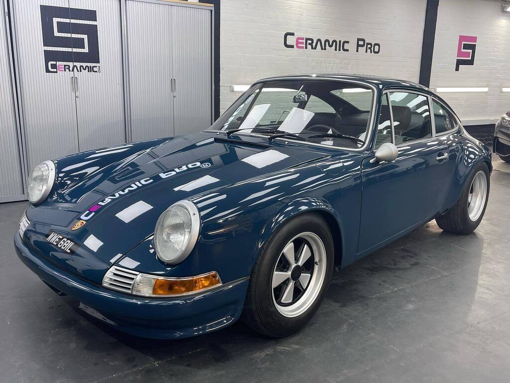 1973 Porsche 911 ST restomod by @tuthillporsche received post winter undercarriage wash. What a beauty! #porsche #restomod #porsche911 #911 #tuthillporsche instagr.am/p/CpvD4Jqth3z/