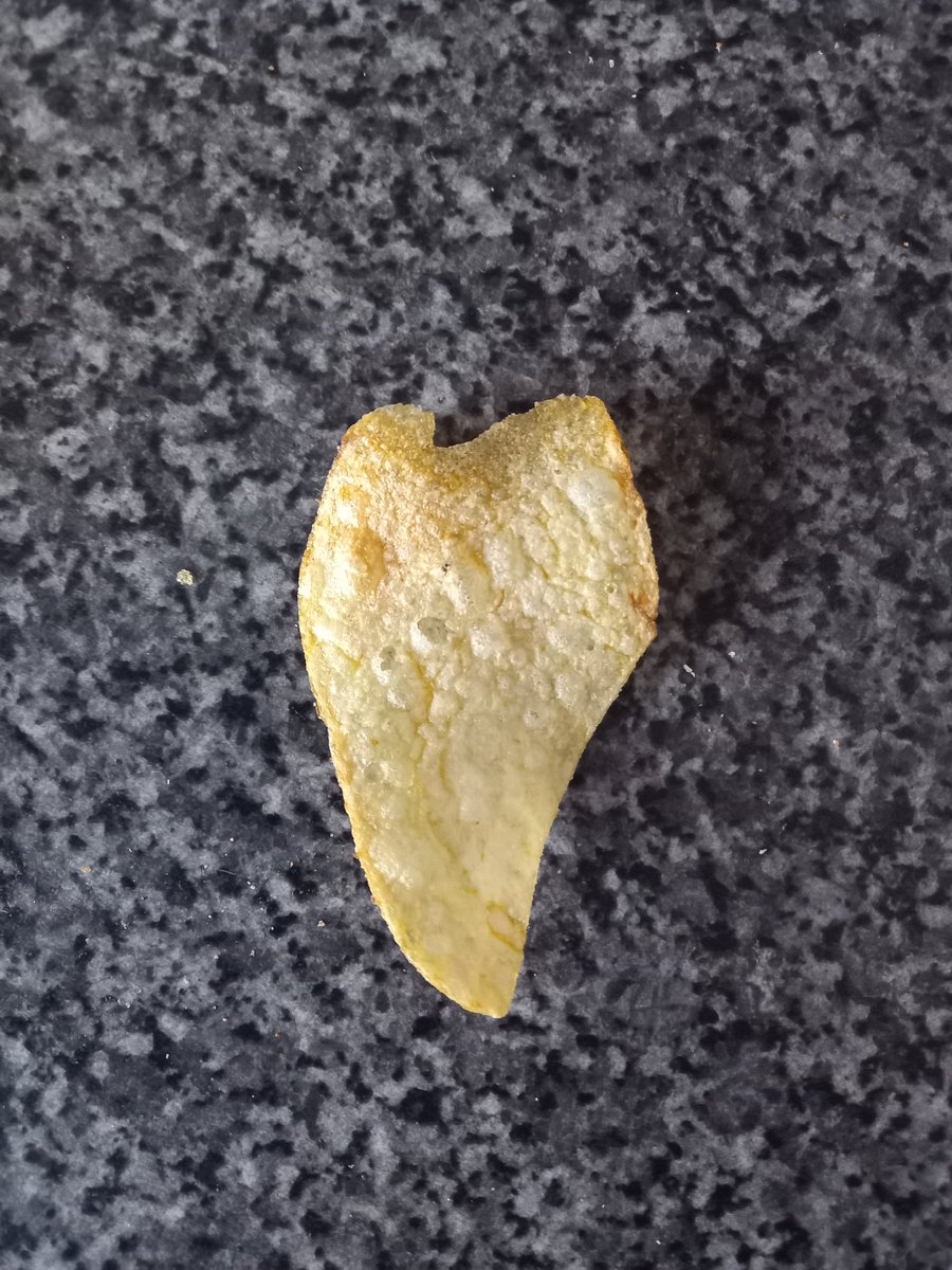 EmmaJdoodles's tweet photo. Our heart shaped crisp #lovefromwalkers https://t.co/xtAj9x8Sbt