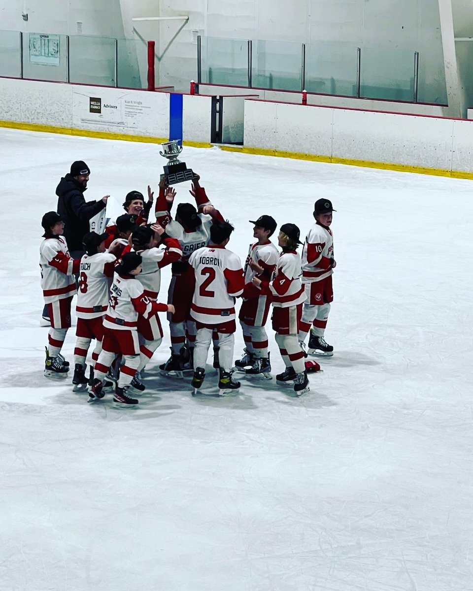 Jr_Terriers's tweet photo. More from yesterdays Championship Sunday congrats again to our u14 platinum, our 2011 elite, our u8 girls all champions and BIG thanks to all of our teams , coaches, parents and staff on a great year with 30 teams making elite 8 in full season final weekends. Terrier Nation! https://t.co/OX3FmfzgPf