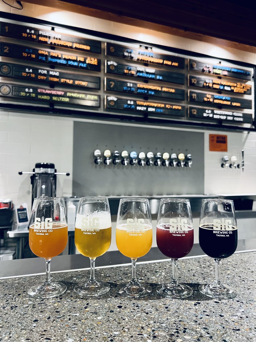 G4Kegs's tweet photo. @BeerAdvocate Our marketing manager @jasonley snuck out to #sigbrewing and @e9brewingco last night before exhibiting at @nwcider’s Symposium tomorrow! https://t.co/tG6fMWzwFl