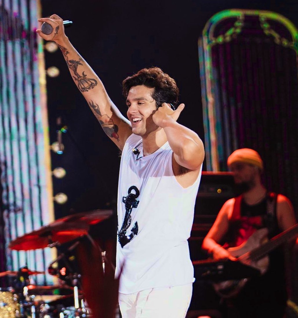 VSertanejo's tweet photo. Hoje é aniversário de um dos MAIORES artistas da música sertaneja. Luan Santana completando 32 anos!

LUAN SANTANA VC É FODA DEMAIS https://t.co/ToW38d0zxL