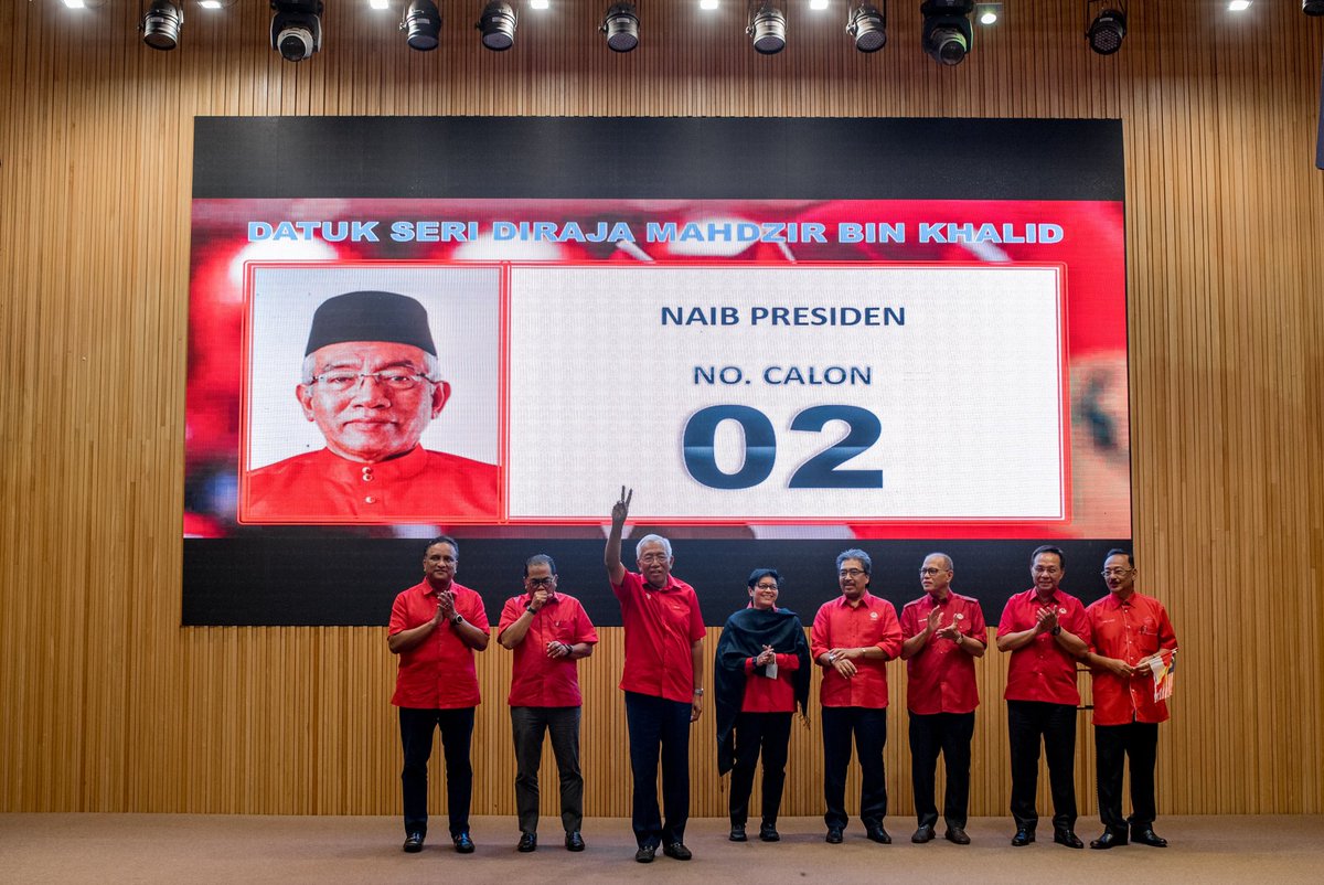 MahdzirKhalid's tweet photo. Negeri Sembilan menjadi tuan rumah Majlis Pengenalan Calon Pemilihan UMNO 2023-2026.
Semoga saya mendapat tempat di hati perwakilan UMNO Bahagian untuk saya terus memberi khidmat bakti sebagai #NaibPresiden untuk penggal kali ini.
#Calon02 #KebersamaanDemiPerjuangan https://t.co/c8SgqVFDps