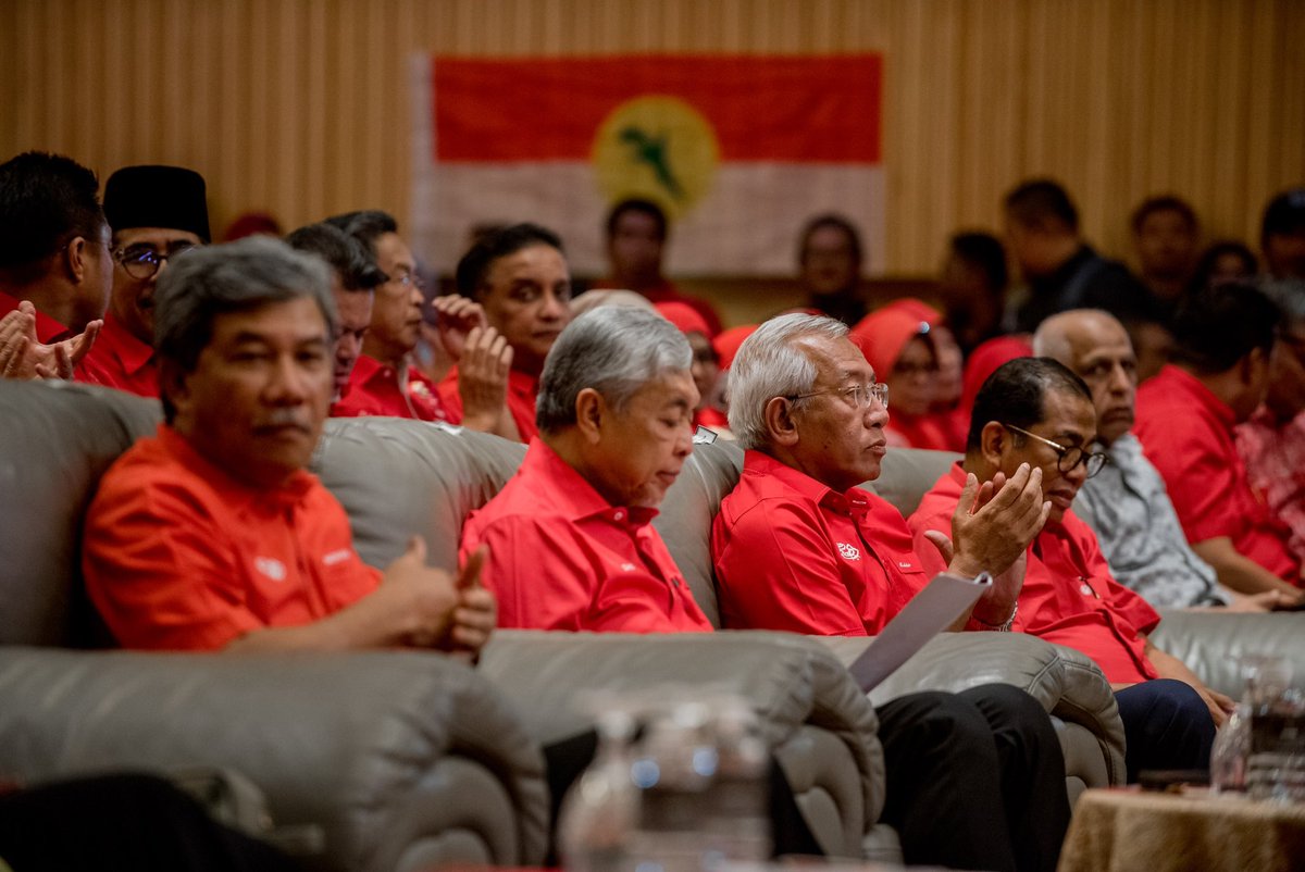MahdzirKhalid's tweet photo. Negeri Sembilan menjadi tuan rumah Majlis Pengenalan Calon Pemilihan UMNO 2023-2026.
Semoga saya mendapat tempat di hati perwakilan UMNO Bahagian untuk saya terus memberi khidmat bakti sebagai #NaibPresiden untuk penggal kali ini.
#Calon02 #KebersamaanDemiPerjuangan https://t.co/c8SgqVFDps