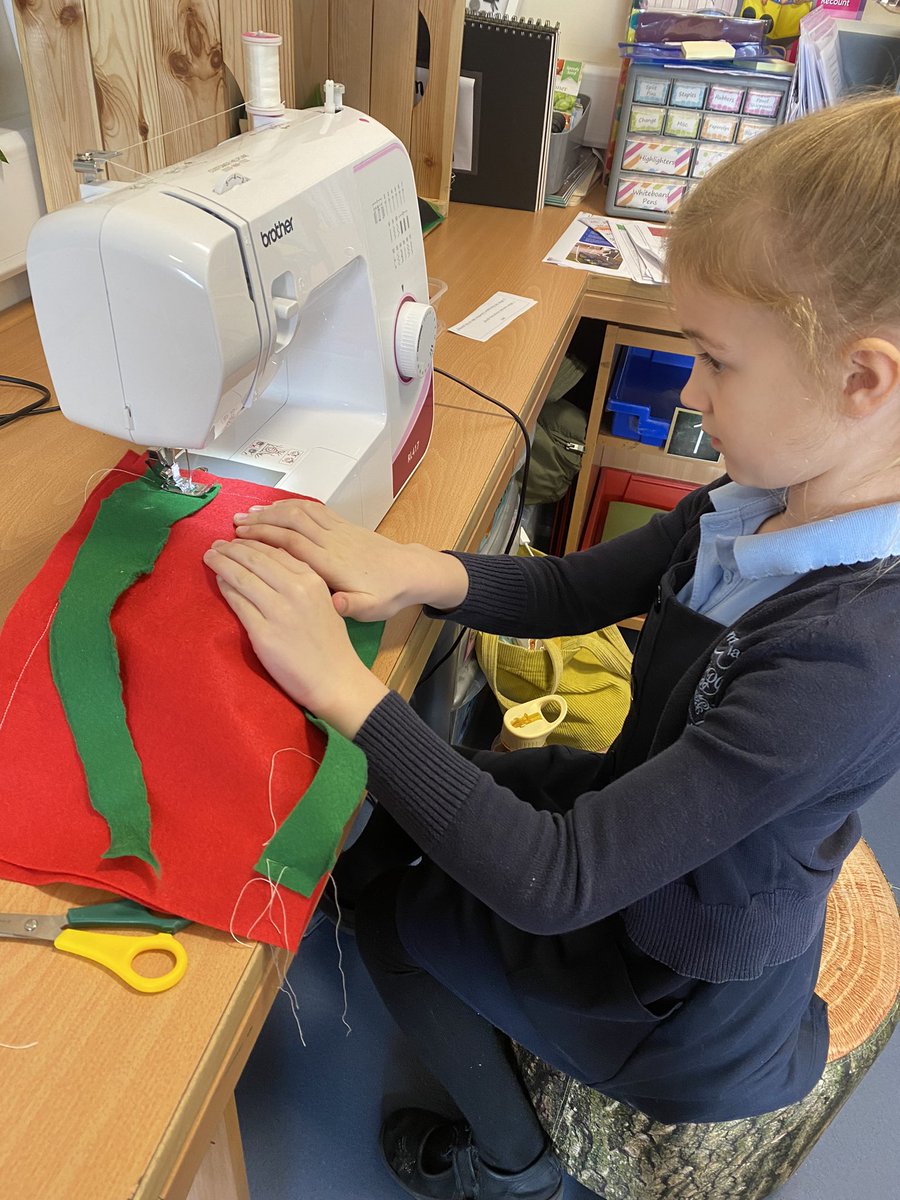 MissLucyKHarris's tweet photo. a busy day developing creativity skills and using our initiative to create bags using the sewing machine ๐ชก #slcPlay https://t.co/JBQGbENRK1
