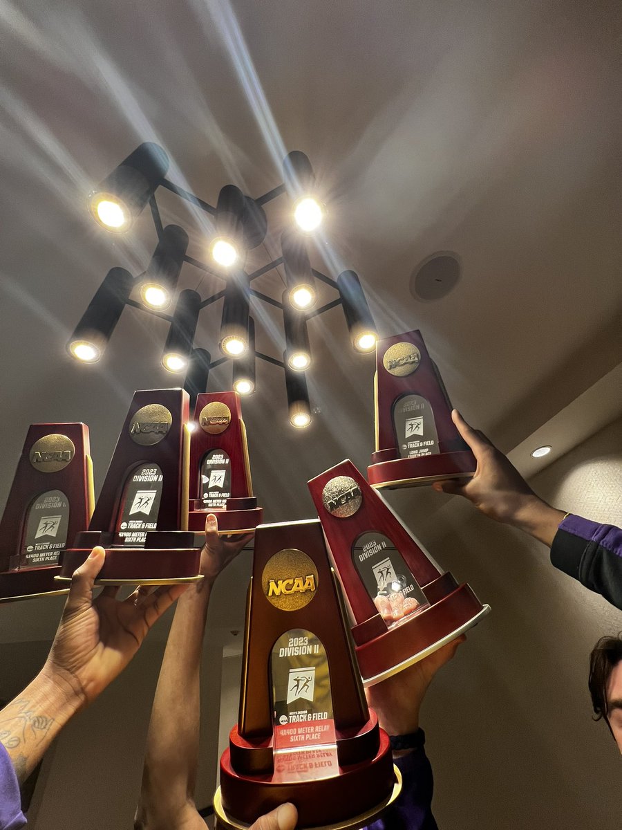 fvmousjames1's tweet photo. NCAA Indoor recap
•First Team All-American (4th place)

Fouled a jump that could’ve been potentially in the 7.90+ range😅

But it’s all apart of the event 

Excited for bigger and better performances this outdoor season👏🏾 https://t.co/QqcIYAmlgl