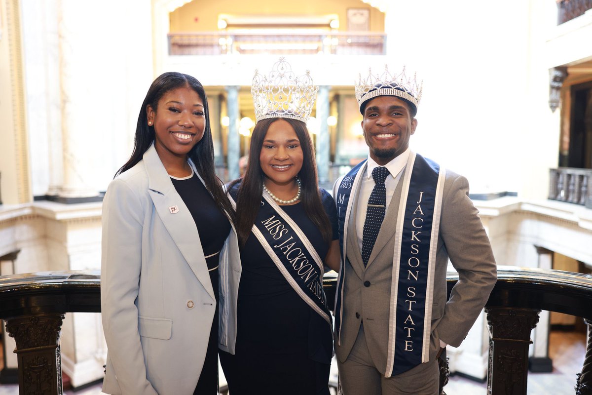 JSUSGA's tweet image. JSU Day at the Capitol 2023 • @jsusga President, @6thmisterjsu, and @83rdmissjsu were proud to join our 2022 SWAC Championship teams at the Mississippi State Capitol to represent, celebrate, and advocate for the students of JSU🥳