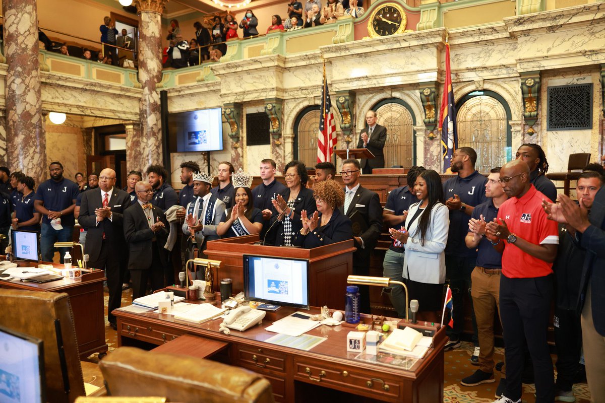 JSUSGA's tweet image. JSU Day at the Capitol 2023 • @jsusga President, @6thmisterjsu, and @83rdmissjsu were proud to join our 2022 SWAC Championship teams at the Mississippi State Capitol to represent, celebrate, and advocate for the students of JSU🥳