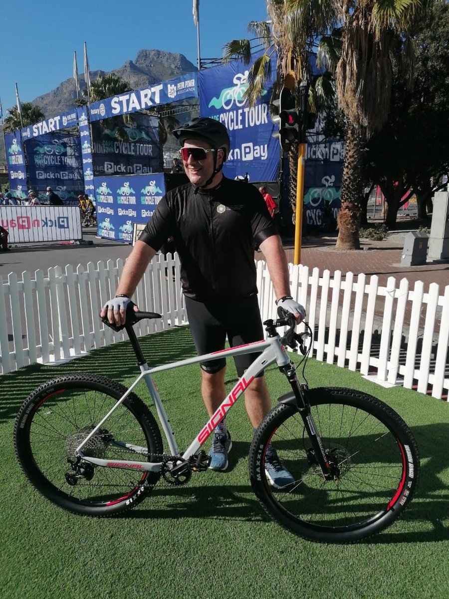_RushSports_'s tweet photo. Named after one of the Mother City’s legendary landmarks - Signal Hill - it’s no wonder that Cape Town’s Mayor @geordinhl would choose to ride a @signalbikes #S910 🚲💨🇿🇦
Congrats on finishing your first @CTCycleTour Geordin, here’s to many more 👊
#WeRide #SpeedYouCanAfford https://t.co/RA70BVacr9