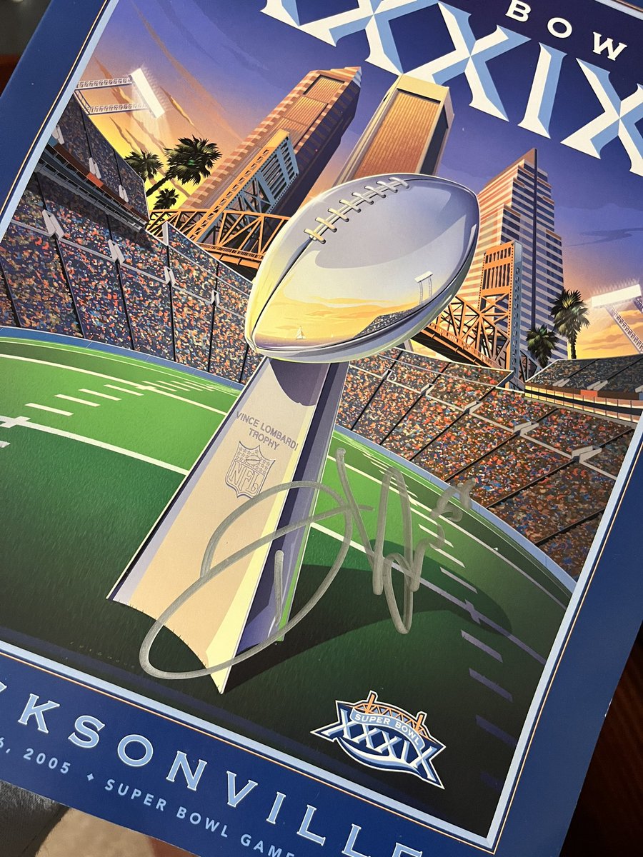 ahund123's tweet photo. @Ike58Reese  yo Ike, big fan, I’m going through my grandpops old stuff is this your signature? https://t.co/e3ktBq6uAF