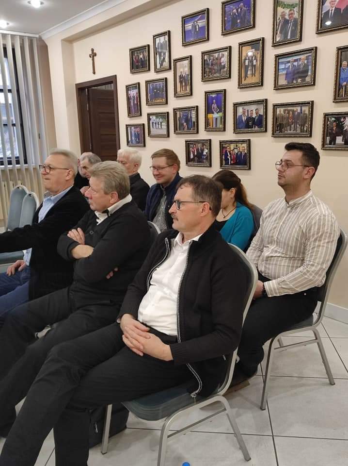 GrzegorzGaza's tweet photo. O ważnych sprawach dla 🇵🇱 i całego #regionu rozmawiamy na spotkaniu Członków @pisorgpl w moim Biurze Poselskim 🤝🇵🇱 #PrzyszłośćToPolska #Pszczyna https://t.co/nFOpjXkAQy