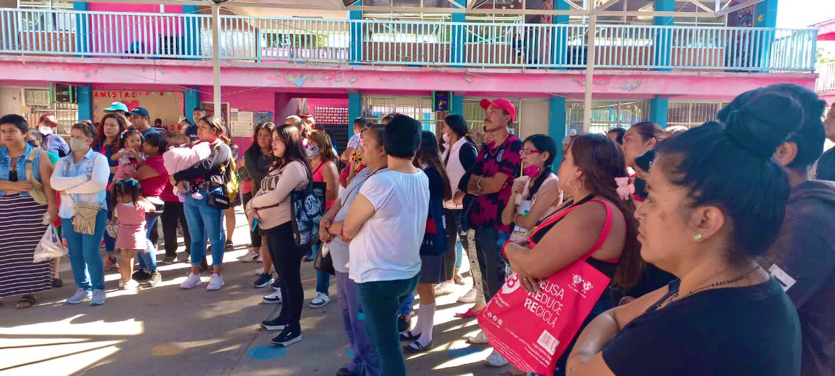 BienestarEdu's tweet image. A través de La Escuela es Nuestra, Mejor Escuela, el @GobCDMX da mantenimiento a las escuelas públicas de educación básica.

✅ La Secundaria &quot;Rabindranarth Tagore”, será beneficiada con impermeabilización para seguridad de los estudiantes en temporada de lluvias.

#Asambleas📢