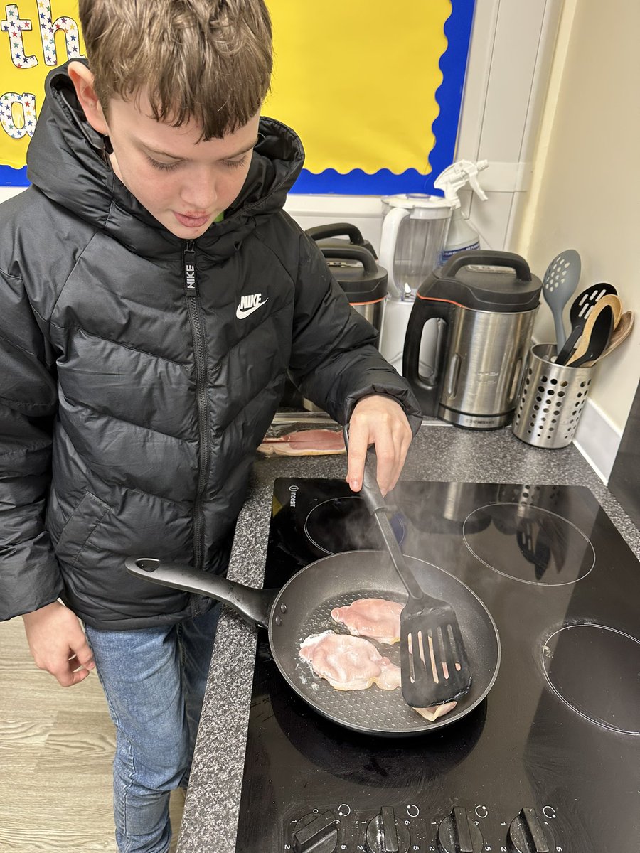 clackscsss's tweet photo. After school group today the boys wanted to do some cooking, we made French toast and bacon ππ₯
#VeryTasty !! π#Teamcsss https://t.co/LnThA9kpGA
