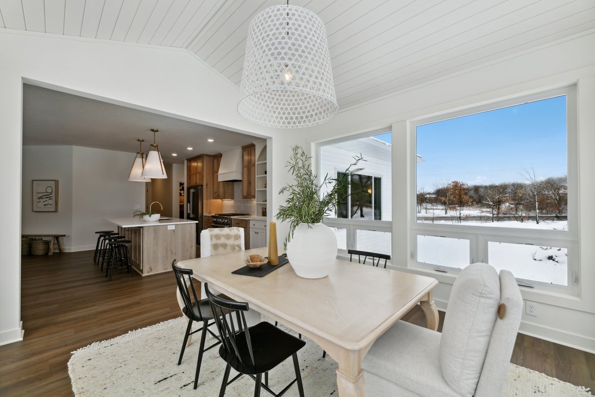 DreamHomeFM's tweet image. Our furniture is so stylish, your friends will think you hired an interior designer. Don't worry, we won't tell them the truth. 😉 #InteriorDesign #HomeDecor