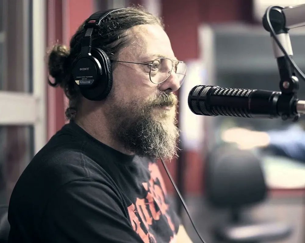 g1's tweet image. Canisso, baixista do Raimundos, morre aos 57 anos glo.bo/3JySFoe #g1