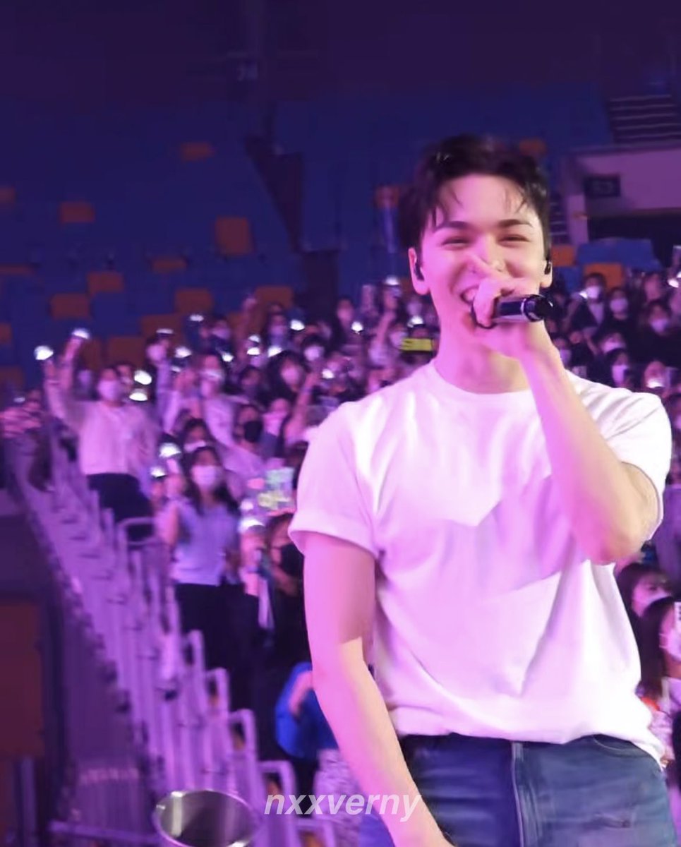 chwejeon_17's tweet photo. Vernon reaction to unfit song member performance

A thread https://t.co/vTtmIieJ9F