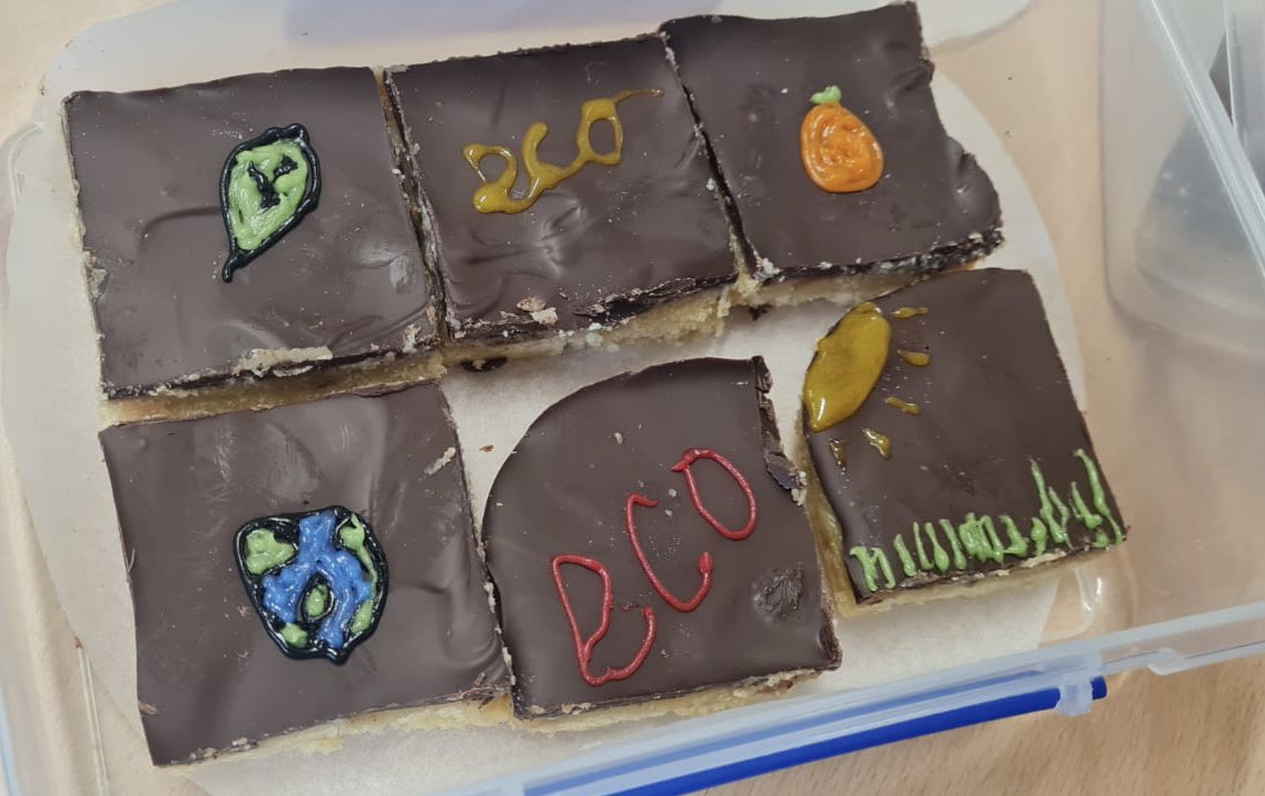 MrsBarclaySPS's tweet photo. Kicking off our #OneWorldWeek in style, today’s P3-5 Fairtrade Bake Sale raised £34.50 for the Turkey-Syria @decappeal . Next up it’s P1&amp;2’s turn on Wed! #ThinkGlobalActLocal @FairtradeUK @FairTradeNation @FairtradeSPS @ScotdecLearning https://t.co/YPfpihgibz