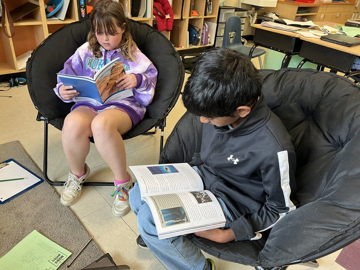 KimberlyCastner's tweet photo. #castnerkids hard at work with partners learning about mid-ocean ridges, seamounts, and hydrothermal vents. Love their engagement with this CKLA unit on geology @StallingsESNC @UCPSNC @AGHoulihan https://t.co/xw1z98GRp4