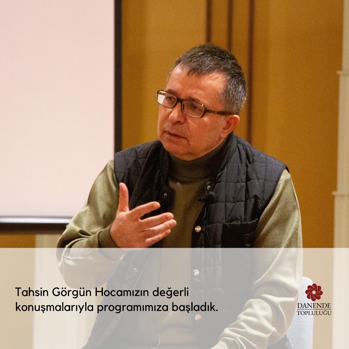 DanendeT's tweet photo. 11 Mart Cumartesi günü Türkçe Monokl Okumaları'nın bu dönemki ikinci programını gerçekleştirdik. Katılımcılarımıza ve bakış açımızı genişleten, bize anlattıklarıyla yol gösterici olan, aynı zamanda gençlere değer verip katılan Tahsin Görgün hocamıza teşekkür ederiz.✨ https://t.co/7o4rkUJmcI