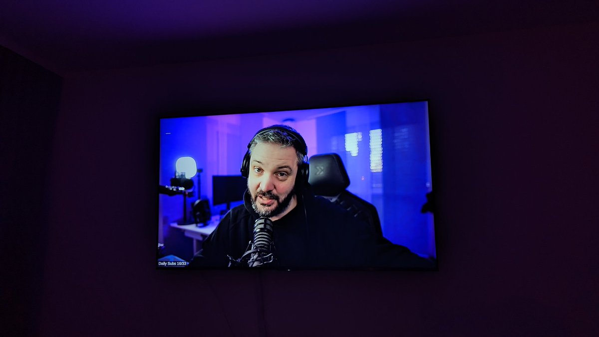 Mama, der große Affe ist schon wieder im Fernsehhh! <a href="/JimPanseGamer/">DieserJimPanse 👾</a>