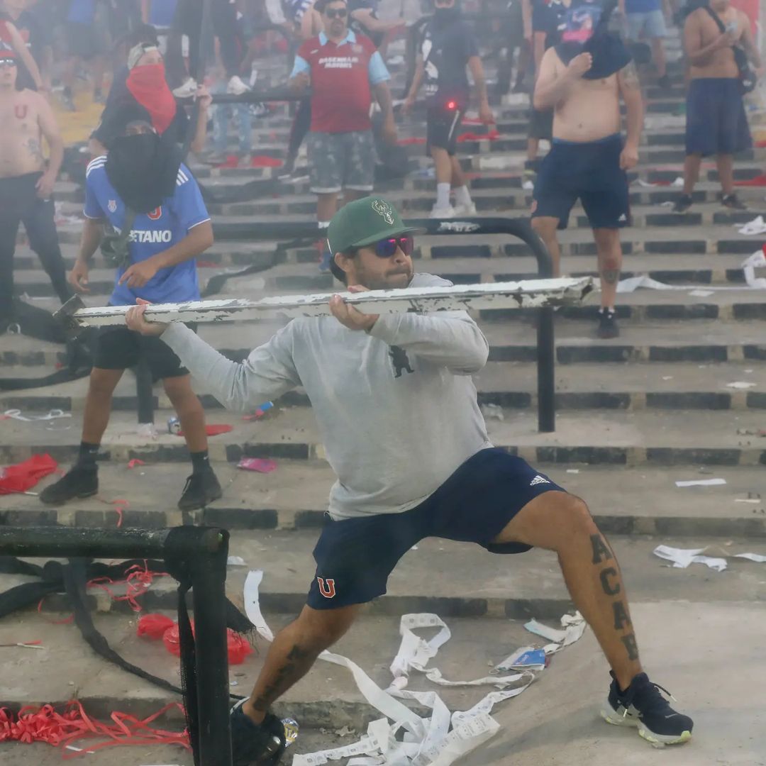 Este hombre tuvo que llegar al Estadio Monumental para tener un espacio y practicar su lanzamiento de jabalina de cara a los Juegos Panamericanos. Increíble el nulo apoyo de Chile a sus deportistas. 😔