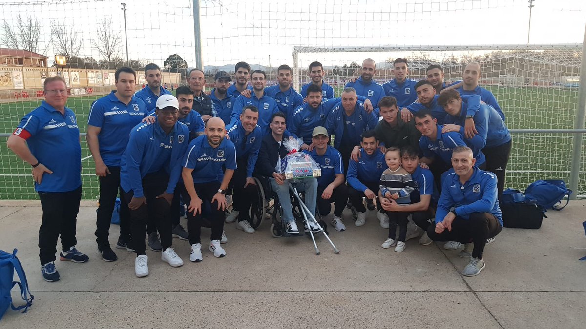 cfepila's tweet photo. En la tarde de ayer, recibimos una visita "especial".
Nuestro 22, jugador de 3.ª RFEF, parte de la primera plantilla Jaime Castelreanas, acudió a La Huerta a ver a sus compañeros. Jaime sigue recuperándose del desafortunado accidente laboral que sufrió hace unas semanas. (1) https://t.co/jbU1Qlpv3O