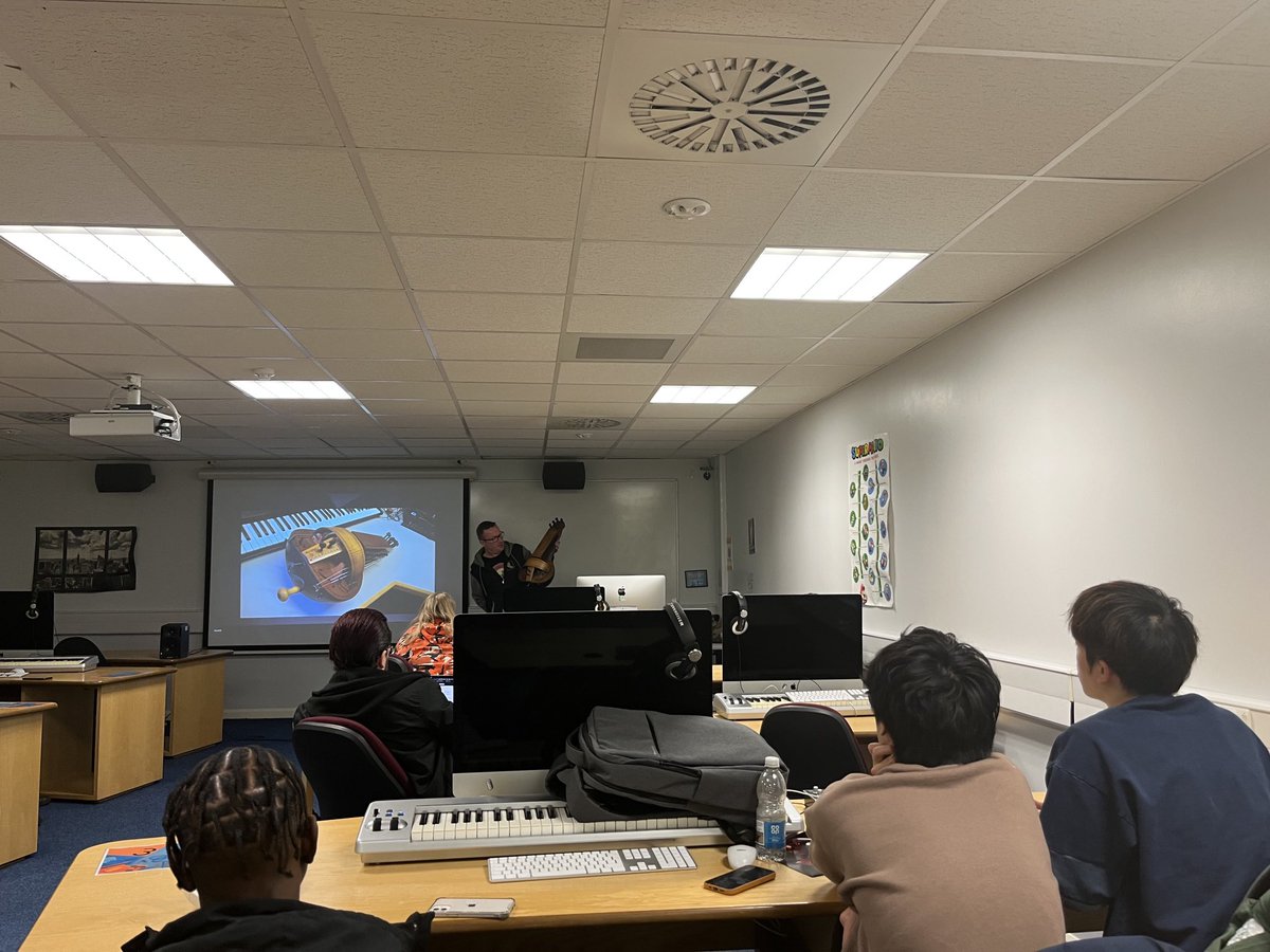 UK_Music's tweet image. Amazing #music #workshops at our #MAP ⁦@covcampus⁩ - ⁦⁦@emmamcgann⁩ Social Presence, ⁦⁦@veritypabla⁩ Music in Media, Frank from ⁦⁦@KyckerMusic⁩ Artist Development &amp;amp; ⁦⁦@TheRealBeano⁩ Game Composition #musiccareers #creativecareers #MAPTour