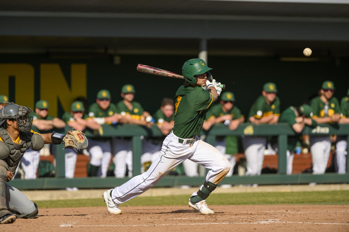 George Mason completed a three-game sweep against Saint Peter's with a 12-4 win on Sunday. In the series, Stars Alum <a href="/brettstalls/">brett stallings</a> <a href="/wshsvarbaseball/">WSHS Varsity Baseball</a> is hot 🔥
7-for-14, 2RS, 8RBI, 3SB, double