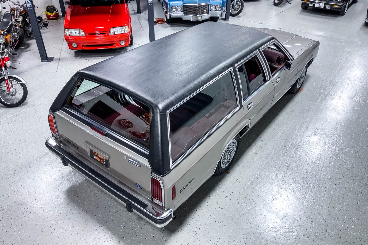 Like most of you, I've wondered what a full-length vinyl roof would look like on a Panther LTD wagon. It kinda works... bringatrailer.com/listing/1991-f…